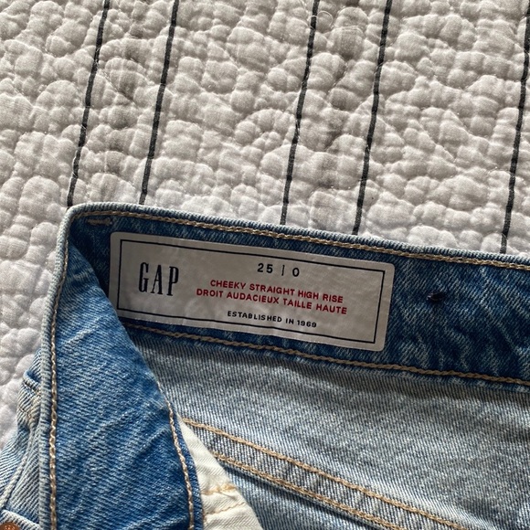 GAP Cheeky Straight High Rise Jeans - Picture 5 of 13